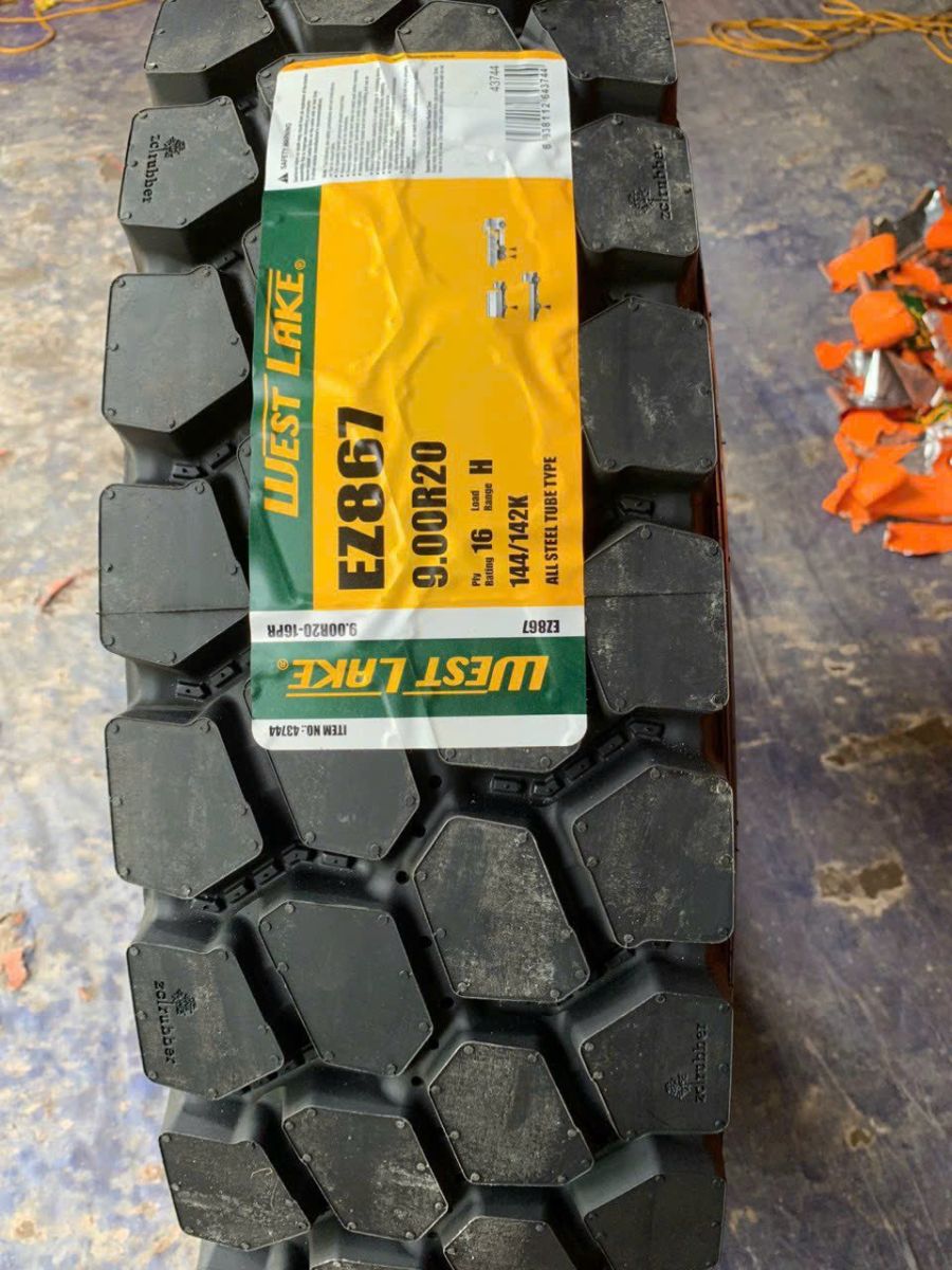 Lốp Xe Dán So Với Lốp Mới: Giải Pháp Nào Tối Ưu Cho Người Sử Dụng?